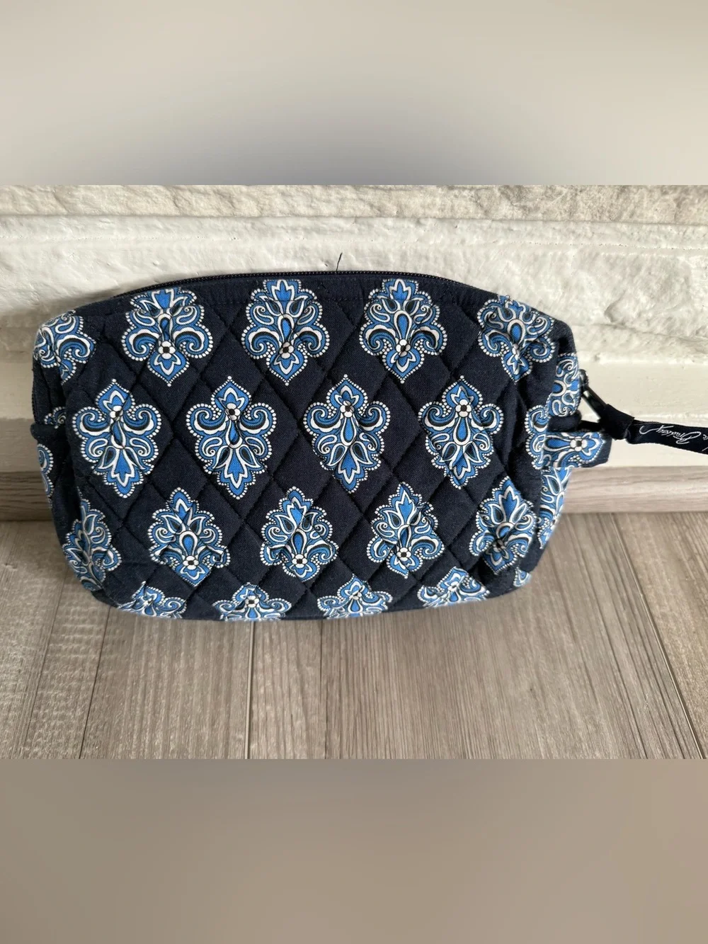 Vera Bradley Navy Paisley Quilted Medium Cosmetic Bag NWOT